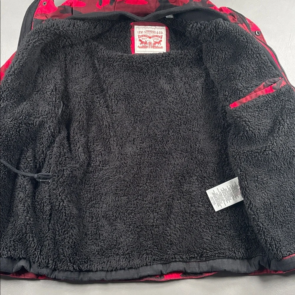 Levi's Men's Sherpa Lined Field Coat Red Camo Size Small